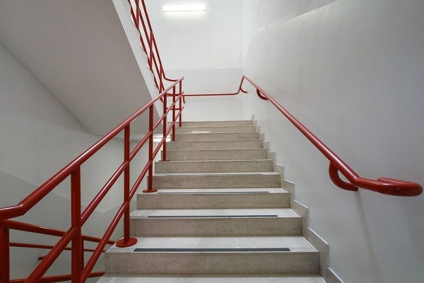 A lépcsőházi világítás és a társasházak